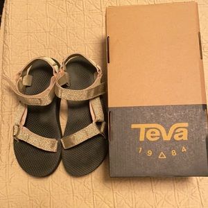 Like new Teva strap sandals.